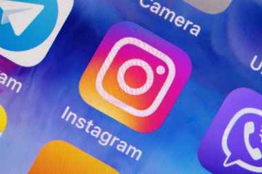 Moskova, Rusya - 11 Ocak 2018: Instagram sosyal ağ uygulama simgesi üstünde lcd perde.