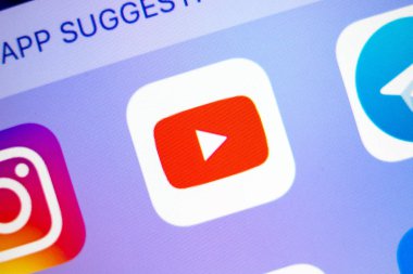 Moskova, Rusya - 11 Ocak 2018: Lcd ekran Youtube uygulama simgesine yakın çekim.