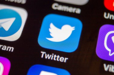 Moskova, Rusya - 11 Ocak 2018: Twitter uygulama simgesi lcd ekranda yakın çekim.