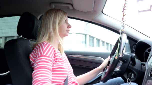 Blondie Žena Která Řídila Auto Manuální Převodovkou — Stock video