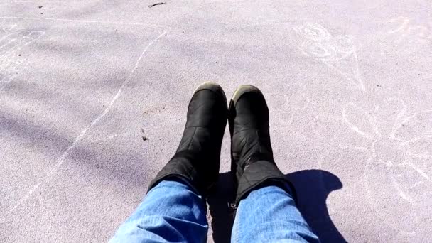 Feet in winter shoes, person resting sitting on a bench moving and crossing legs, copy space — Stock Video