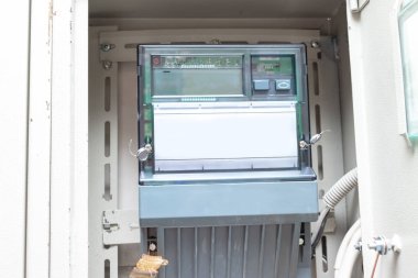 Apartmanda elektronik elektrik sayacı elektrik kalkanı