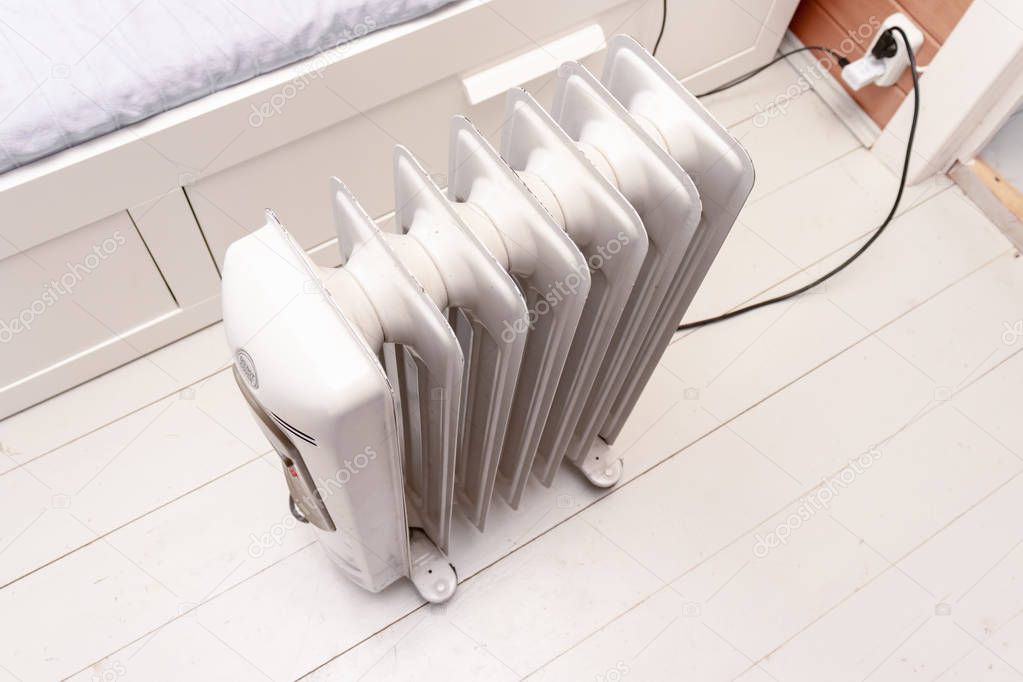 Oil-filled electrical mobile radiator heater for home heating and comfort control in the room