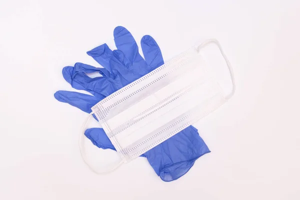Πρόσωπο Ιατρική Μάσκα Και Μπλε Γάντια Νιτριλίου Για Την Πρόληψη — Φωτογραφία Αρχείου