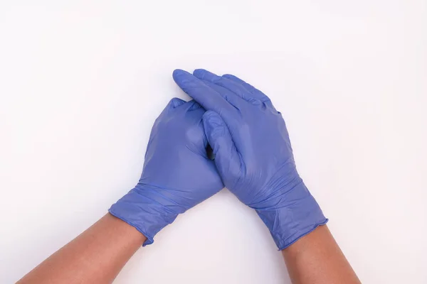 Ludzkie Dłonie Niebieskich Rękawiczkach Nitrylowych Chirurgicznych Dla Ochrony Lekarza Pielęgniarki — Zdjęcie stockowe
