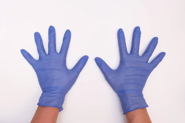 Dwie Ręce Ludzkie Noszące Niebieskie Rękawice Nitrylowe Chirurgiczne Sprzęt Ochrony — Zdjęcie stockowe