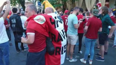 Kiev, Ukrayna, 26 Mayıs: Uefa Şampiyonlar Ligi Final Kupası 2018. FC Real Madrid ve Fc Liverpool. ilahi ve şarkı içinde Fanzone hayranları