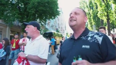 Kiev, Ukrayna, 26 Mayıs: Uefa Şampiyonlar Ligi Final Kupası 2018. FC Real Madrid ve Fc Liverpool. ilahi ve şarkı içinde Fanzone hayranları