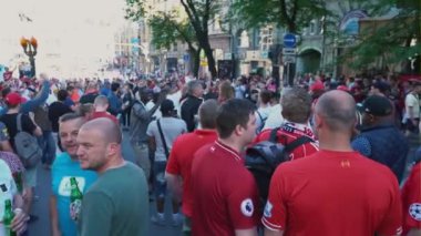 Kiev, Ukrayna, 26 Mayıs: Uefa Şampiyonlar Ligi Final Kupası 2018. FC Real Madrid ve Fc Liverpool. ilahi ve şarkı içinde Fanzone hayranları