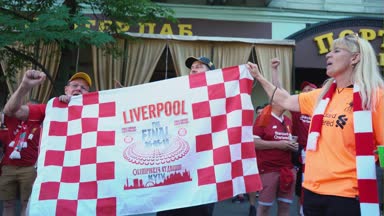 Kiev, Ukrayna, 26 Mayıs: Uefa Şampiyonlar Ligi Final Kupası 2018. FC Real Madrid ve Fc Liverpool. ilahi ve şarkı içinde Fanzone hayranları