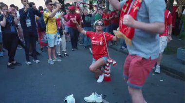 Kiev, Ukrayna, 26 Mayıs: Uefa Şampiyonlar Ligi Final Kupası 2018. FC Real Madrid ve Fc Liverpool. ilahi ve şarkı içinde Fanzone hayranları