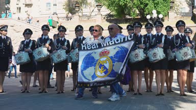 Kiev, Ukrayna, 26 Mayıs: Uefa Şampiyonlar Ligi Final kupa. FC Real Madrid ve Fc Liverpool. Ukrayna Ulusal Polis Orkestrası davul fan zone Khreshchatyk'a üzerinde çalış