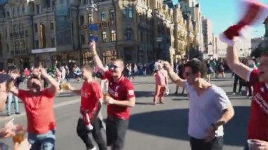 Kiev, Ukrayna, 26 Mayıs: Uefa Şampiyonlar Ligi Final Kupası 2018. FC Real Madrid ve Fc Liverpool. ilahi ve şarkı içinde Fanzone hayranları