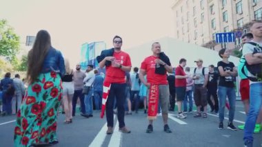 Kiev, Ukrayna, 26 Mayıs: Uefa Şampiyonlar Ligi Final Kupası 2018. FC Real Madrid ve Fc Liverpool. Kırmızı T-shirt fan bölgedeki fanlar