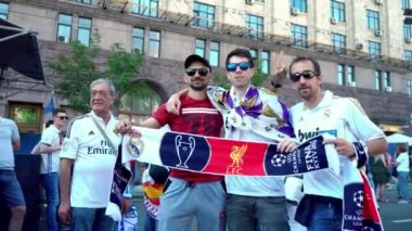 Kiev, Ukrayna, 26 Mayıs: Uefa Şampiyonlar Ligi Final Kupası 2018. FC Real Madrid ve Fc Liverpool. Hayranları fan bölgedeki bir fotoğraf yapmak