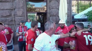 Kiev, Ukrayna, 26 Mayıs: Uefa Şampiyonlar Ligi Final Kupası 2018. FC Real Madrid ve Fc Liverpool. ilahi ve şarkı içinde Fanzone hayranları
