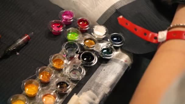 Artist Dunks Tattoo Machine Paint Mixing Colors Master Dipping Gun — Stock Video