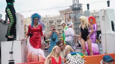 Ukrayna, Kiev, 17 Haziran 2018. Lgbt eşitlik Mart. Travesti ve travestiler