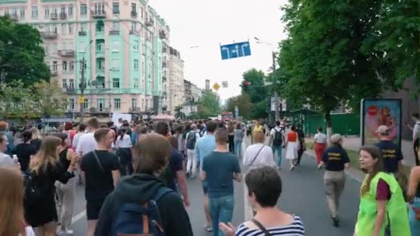 Ukrayna, Kiev, 17 Haziran 2018. Lgbt eşitlik, gay lezbiyen gurur yürüyüşü — Stok video