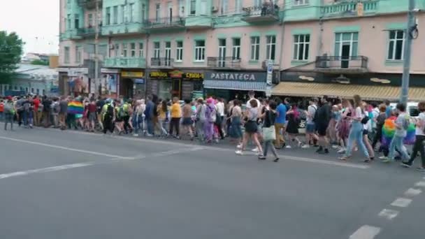 Oekraïne, Kiev, 17 juni 2018. Maart van de Lgbt-gelijkheid, homo lesbische trots — Stockvideo