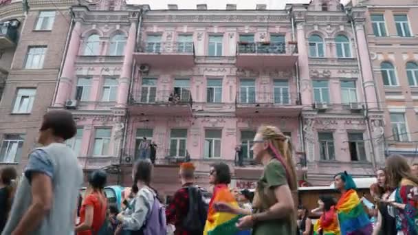 Ukraine, Kiev, 17 juin 2018. Marche de la LGBT Égalité, gay lesbienne pride — Video