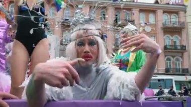 Ukrayna, Kiev, 17 Haziran 2018. Lgbt eşitlik Mart. Travesti ve travestiler