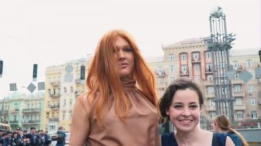 Ukrayna, Kiev, 17 Haziran 2018. Lgbt eşitlik Mart. Travesti ve travestiler