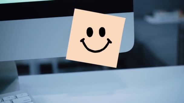 Personagem Sorridente Sorria Desenhando Adesivo Monitor Mensagem Motivação Lembrete Texto — Vídeo de Stock