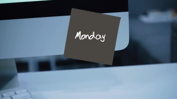 Pondělí Dny Týdnu Nápis Nálepce Monitoru Zpráva Motivace Připomenutí Ručně — Stock video