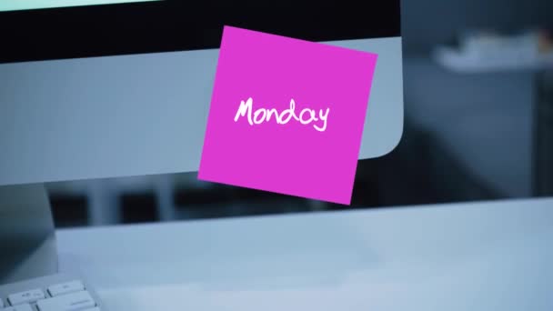 Poniedziałku Dni Tygodnia Napis Naklejce Monitorze Komunikat Motywacja Przypomnienie Odręcznie — Wideo stockowe