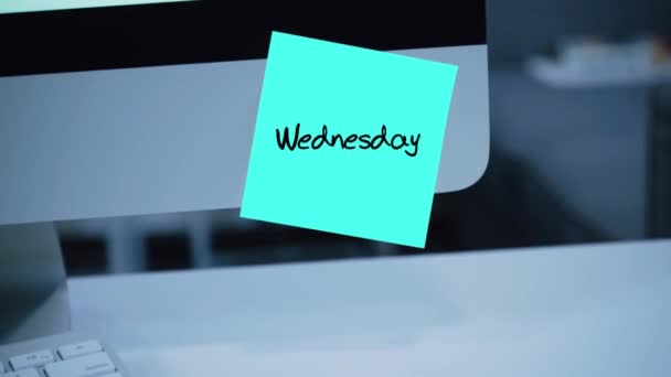 Onsdag Dagar Veckan Inskriptionen Klistermärket Bildskärmen Meddelande Motivation Påminnelse Handskriven — Stockvideo