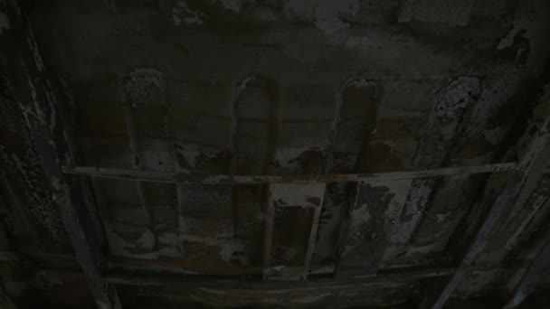 Bus après l'incendie. Explosion d'une bombe dans une voiture de tourisme. L'acte terroriste dans un bus transportant des enfants. Accident, explosion, incendie. Des chaises brûlées, des fenêtres cassées. Un sacrifice humain. Accident de voiture 