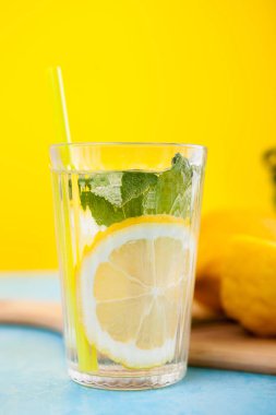 Organik taze doğal limonata ile cam