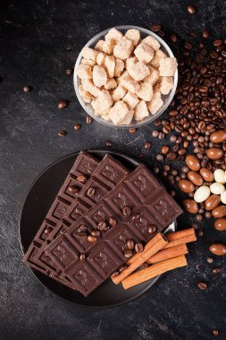 Lezzetli şeker koyu ahşap arka plan üzerinde