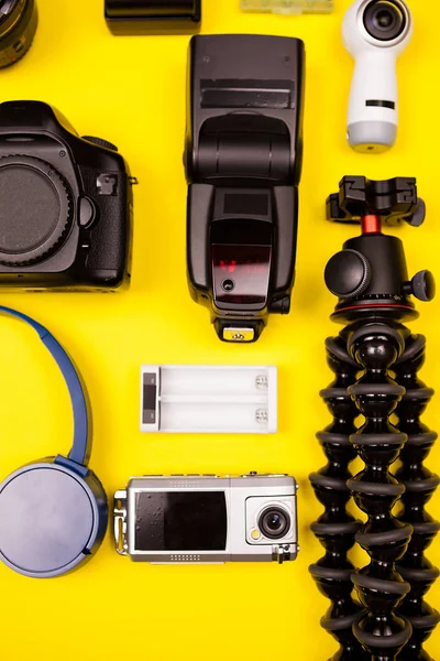 Üstten görünüm flatlay yaz tatil fotoğrafçı kiti