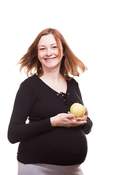 Hermosa embarazada feliz mujer sostiene una manzana en sus manos —  Fotos de Stock