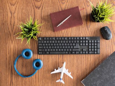 woodenn businessmans Resepsiyon kavramının üstten görünüm