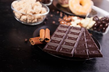 Şeker ve diğer tatlılar yanında çörek