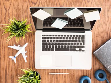 iş adamı dizüstü üstten görünüm