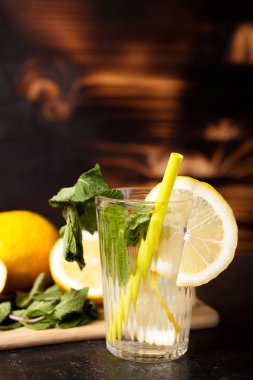 Doğal limonata organik limon ve nane