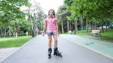 Bıçaklar paten parkta genç kız