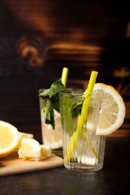 Limonata yenileniyor taze limon yapılan
