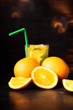 Doğal meyve yapılmış taze organik portakal suyu