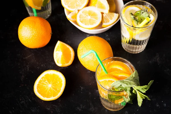 Dilim portakal ve limon, su detoks