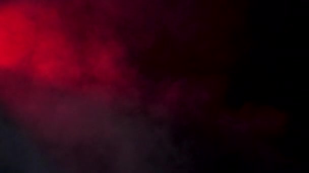 Humo abstracto sobre fondo negro con luz roja — Vídeo de stock