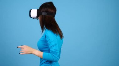 Kadın karşılaşan Vr teknoloji