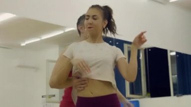 Erkek ve kadın professionaly dans