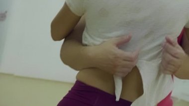 Profesyonel dansçılar birlikte dans ayrıntılarını