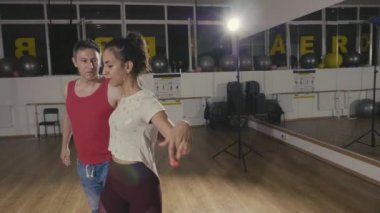 Profesyonel dansçılar dans bachata latino dans birkaç