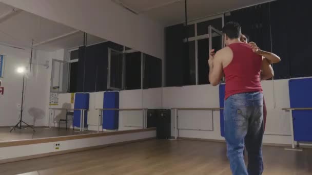 男人和女人跳舞 — 图库视频影像